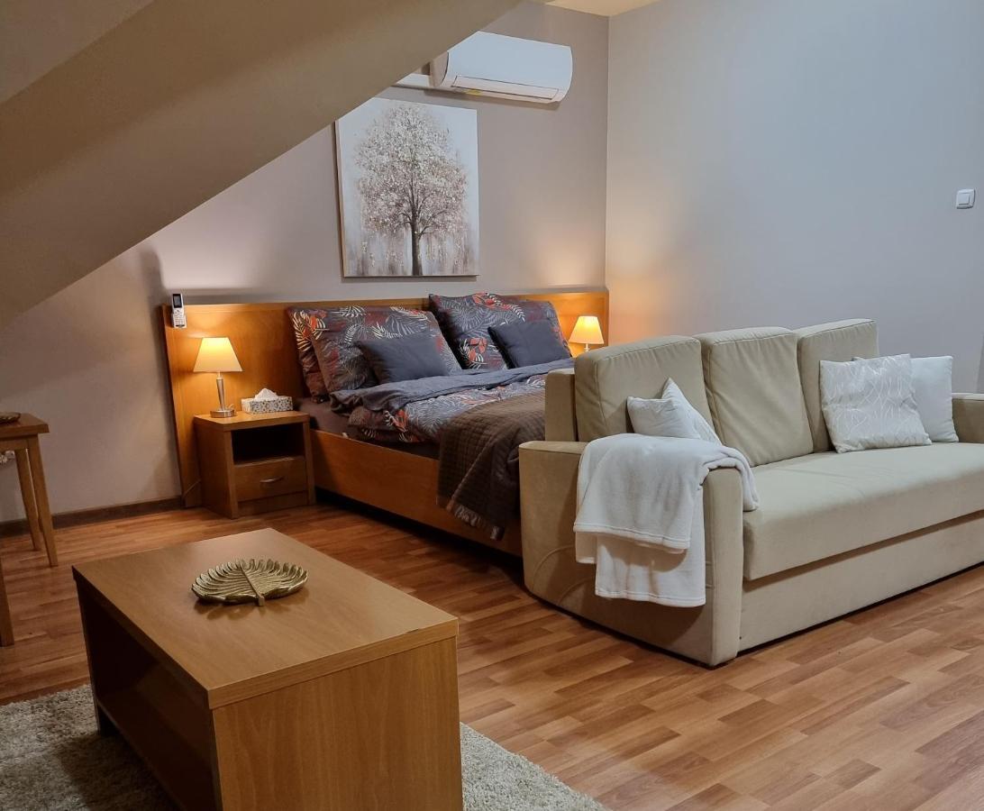 Relax Wellness Manzard Hajduszoboszlo Appartement Buitenkant foto