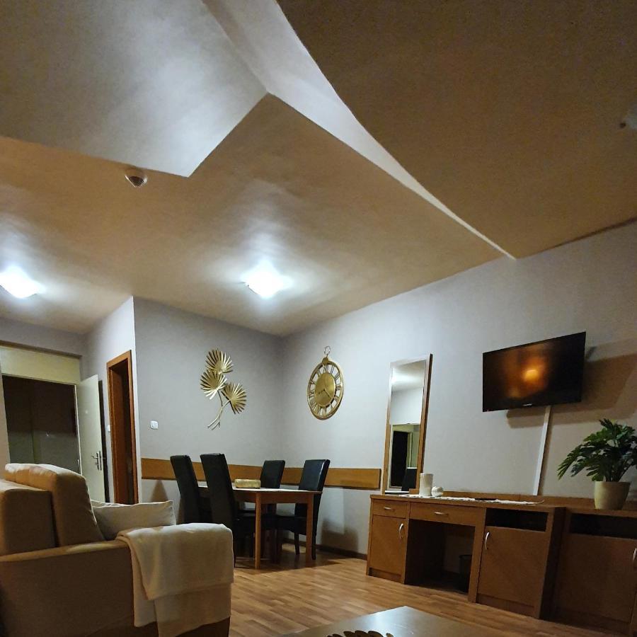 Relax Wellness Manzard Hajduszoboszlo Appartement Buitenkant foto