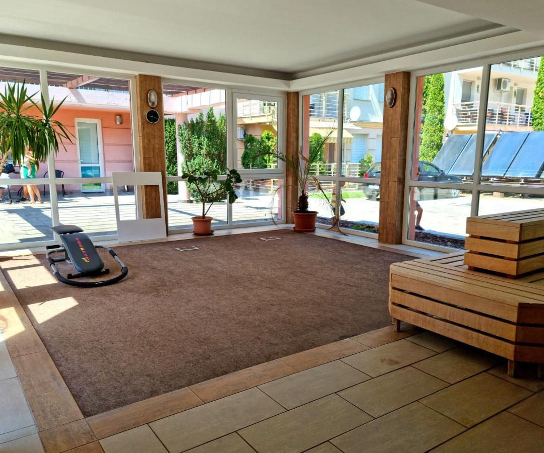 Relax Wellness Manzard Hajduszoboszlo Appartement Buitenkant foto