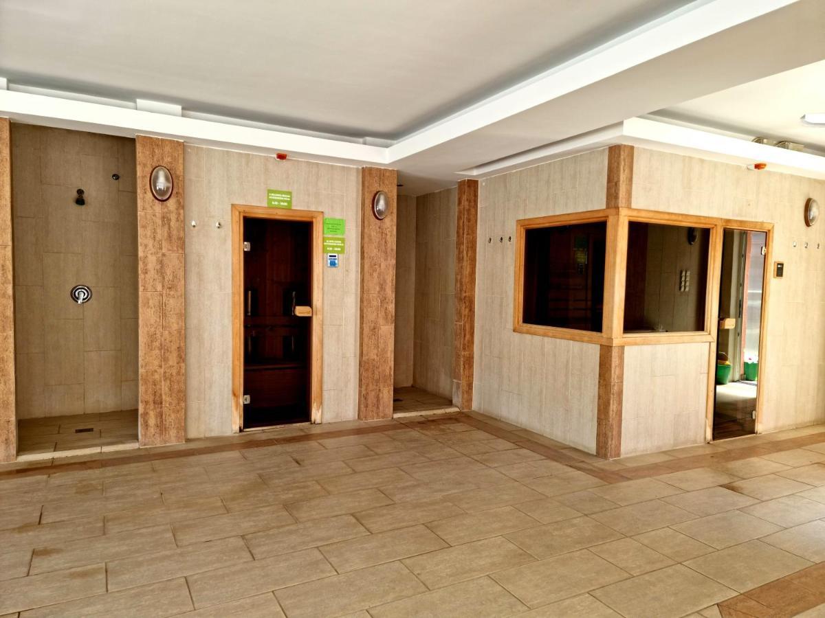 Relax Wellness Manzard Hajduszoboszlo Appartement Buitenkant foto