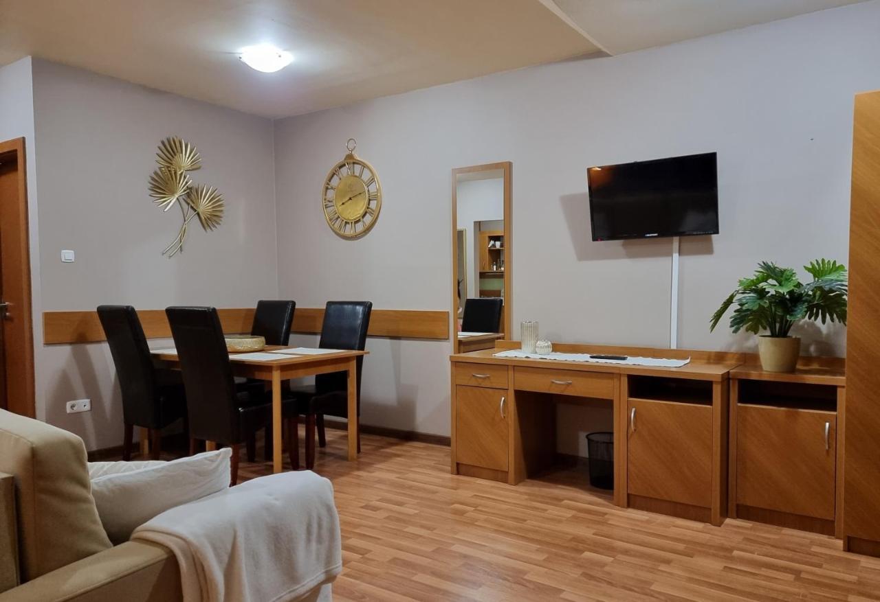 Relax Wellness Manzard Hajduszoboszlo Appartement Buitenkant foto