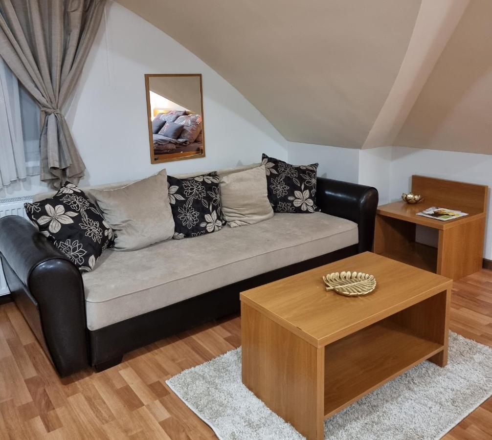 Relax Wellness Manzard Hajduszoboszlo Appartement Buitenkant foto