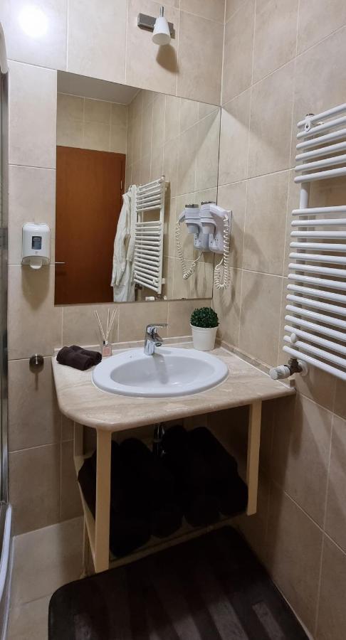 Relax Wellness Manzard Hajduszoboszlo Appartement Buitenkant foto