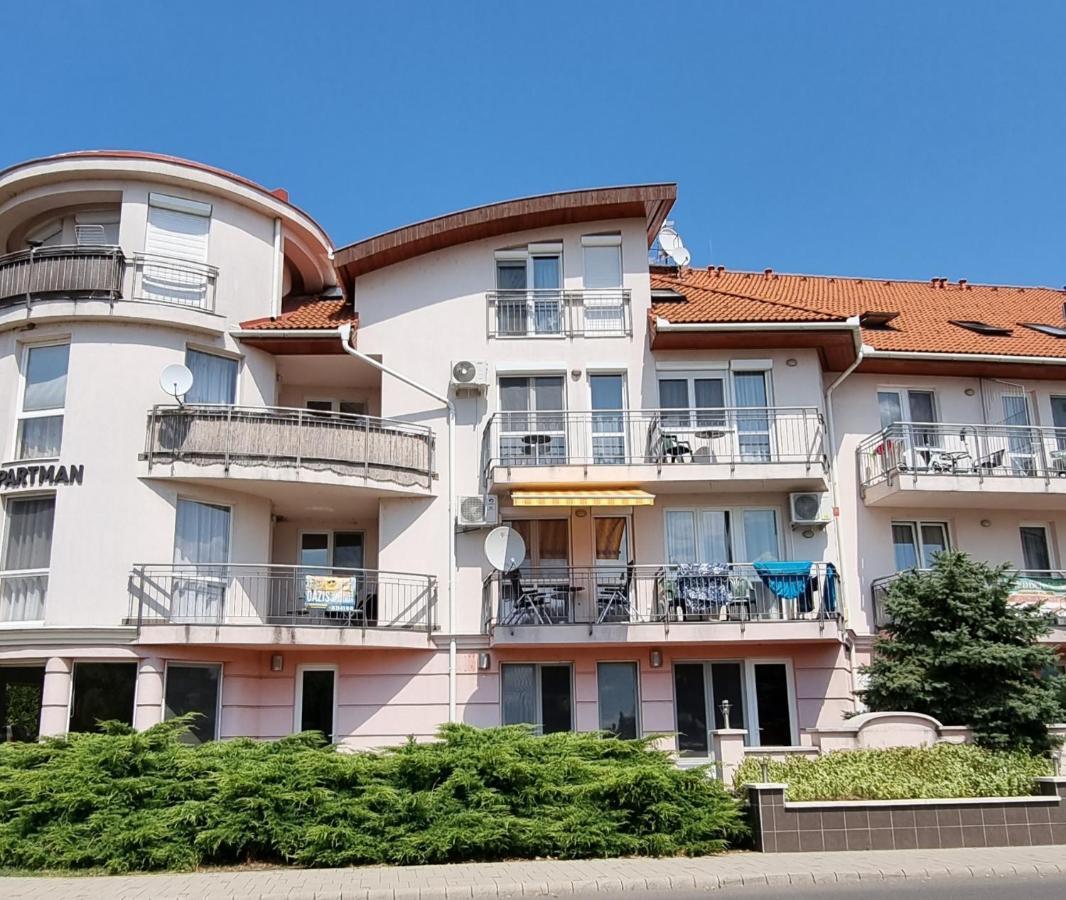 Relax Wellness Manzard Hajduszoboszlo Appartement Buitenkant foto