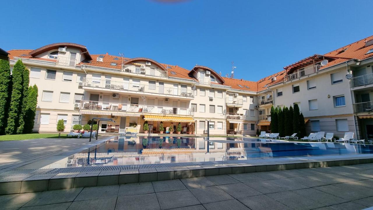 Relax Wellness Manzard Hajduszoboszlo Appartement Buitenkant foto