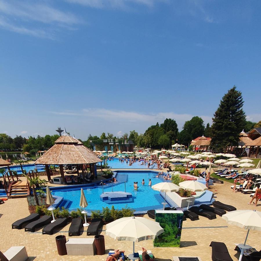 Relax Wellness Manzard Hajduszoboszlo Appartement Buitenkant foto