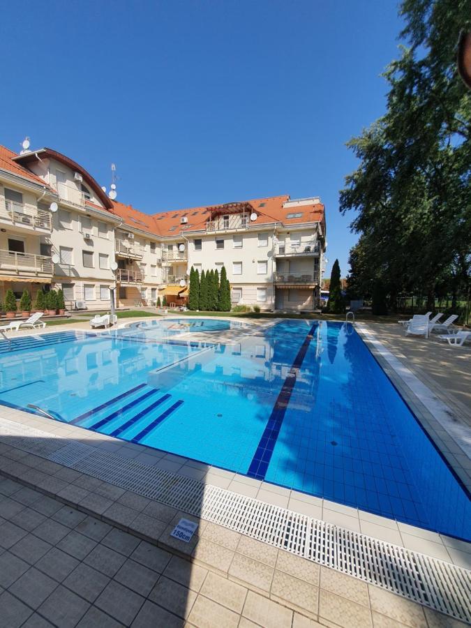 Relax Wellness Manzard Hajduszoboszlo Appartement Buitenkant foto