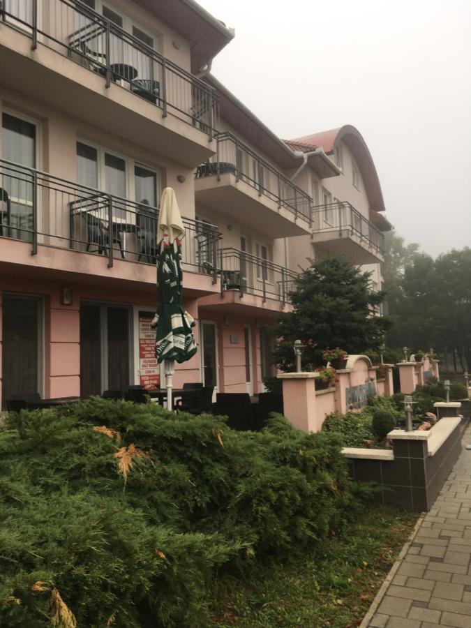 Relax Wellness Manzard Hajduszoboszlo Appartement Buitenkant foto
