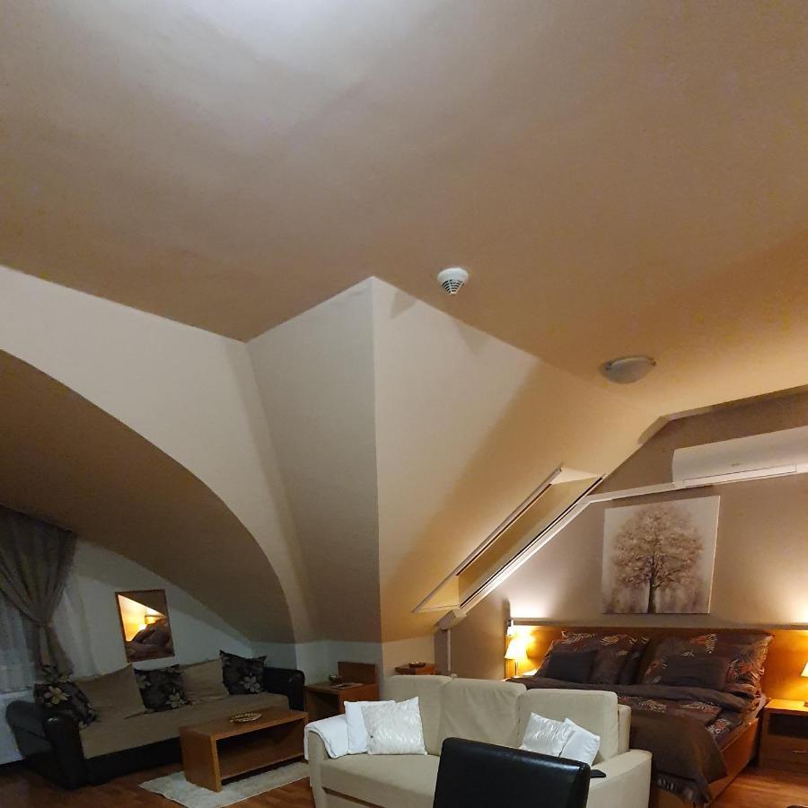 Relax Wellness Manzard Hajduszoboszlo Appartement Buitenkant foto