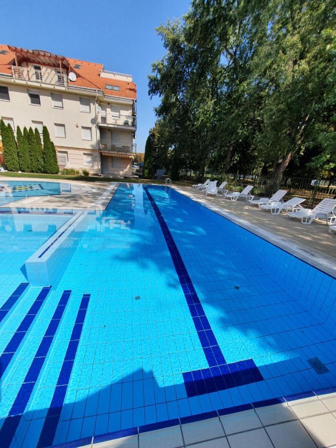 Relax Wellness Manzard Hajduszoboszlo Appartement Buitenkant foto
